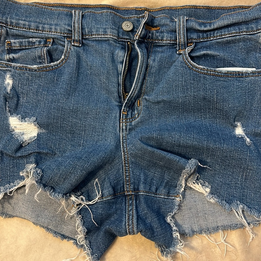 Old Navy Mid-Rise Ripped Cut-Off Boyfriend Jean Shorts ~ Size 10 - Picture 7 of 7